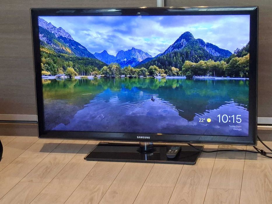 Telewizor TV Samsung Led 40' cali szafka łazienkowa meblościanka z witrynką