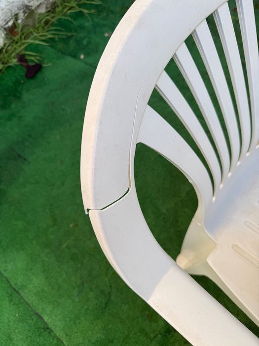 Vendo conjunto de jardim Mesa, cadeiras, mesinha e chapéu de jardim com base