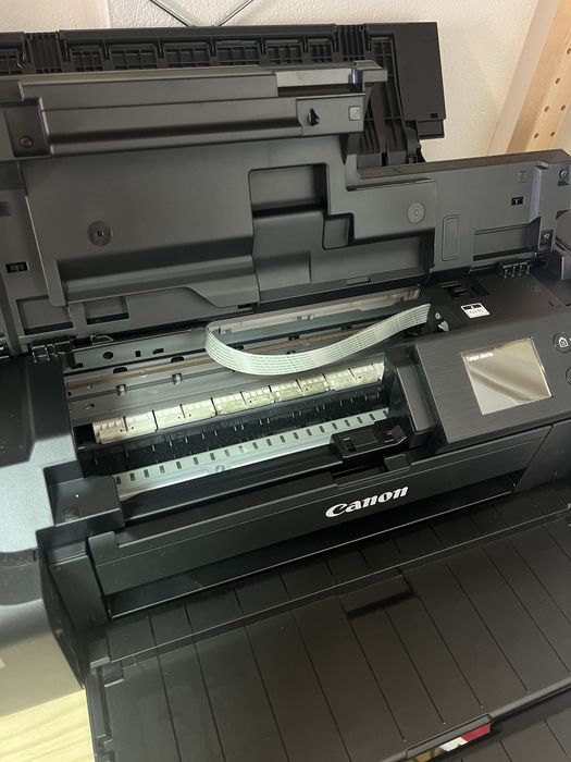 Canon PIXMA PRO-200 A3+ printer, like new, paper included64551979458051124