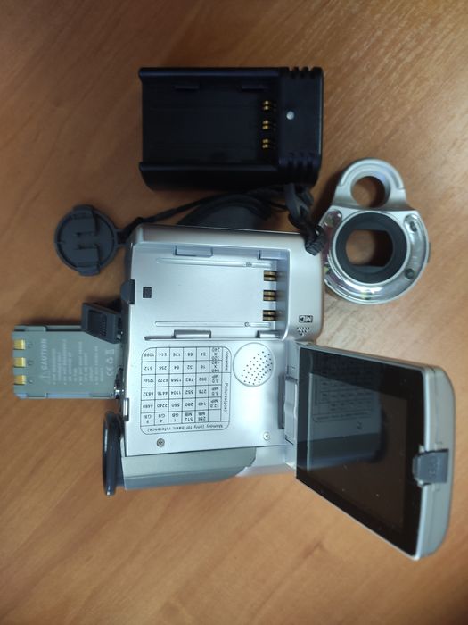 Продам відеокамеру SONY DVX-900