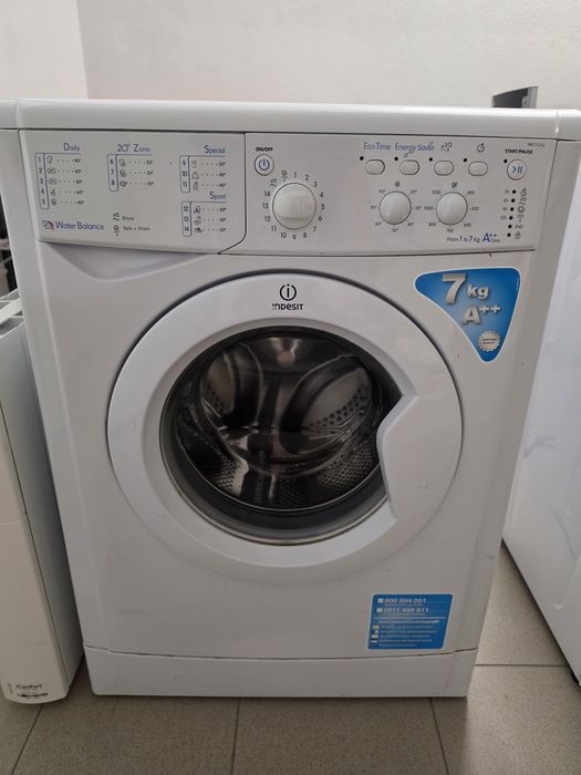 Máquina de lavar a roupa indesit