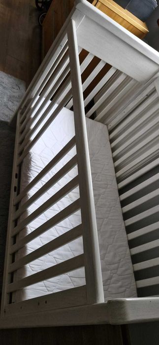 Dębowe łóżeczko dziecięce