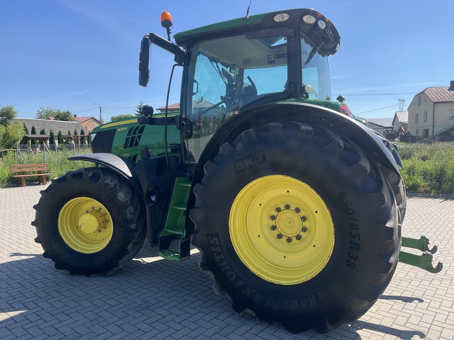 John deere 6215r.