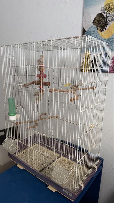 Duas gaiolas com acessorios disponivel medidas nas fotos