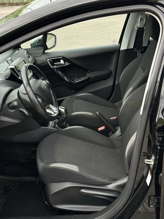 Peugeot 208 1.2 gasolina PureTech