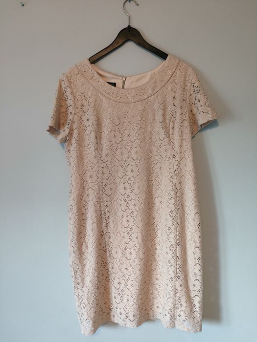 Koronkowa sukienka 46