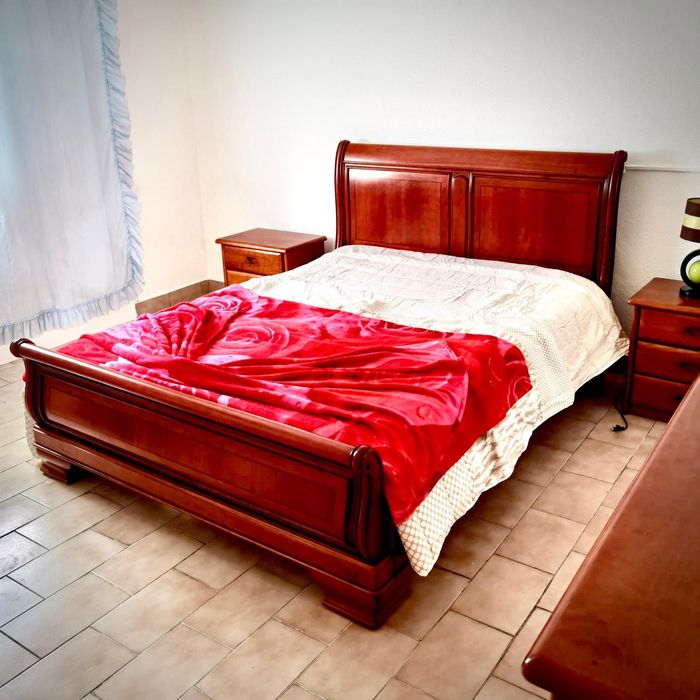 Arrendam-se quartos a famílias em Vale de Milhaços