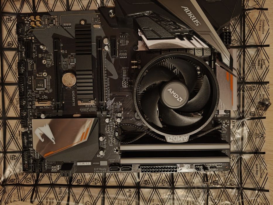 Płyta główna b450 Aorus Elite v2, procesor Ryzen 5 5600 i RAM aorus