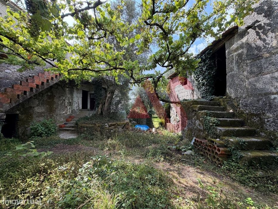Moradia para Restauro com Terreno de 340 m² | Estorãos, Fafe