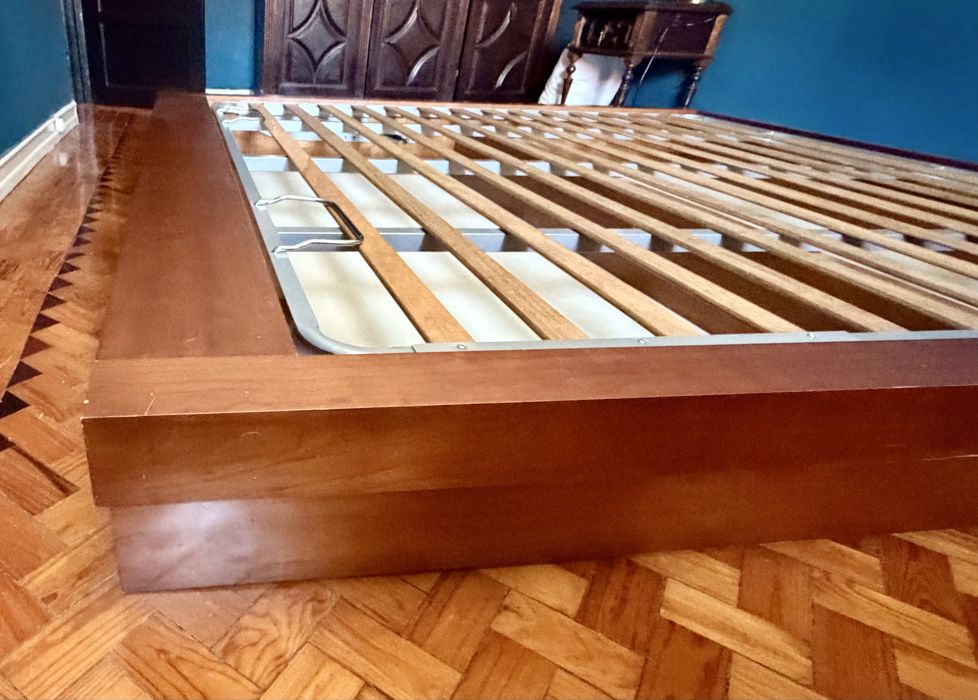 Cama de Casal Super King em Madeira Maçiça com Arrumação — 180 x 200cm