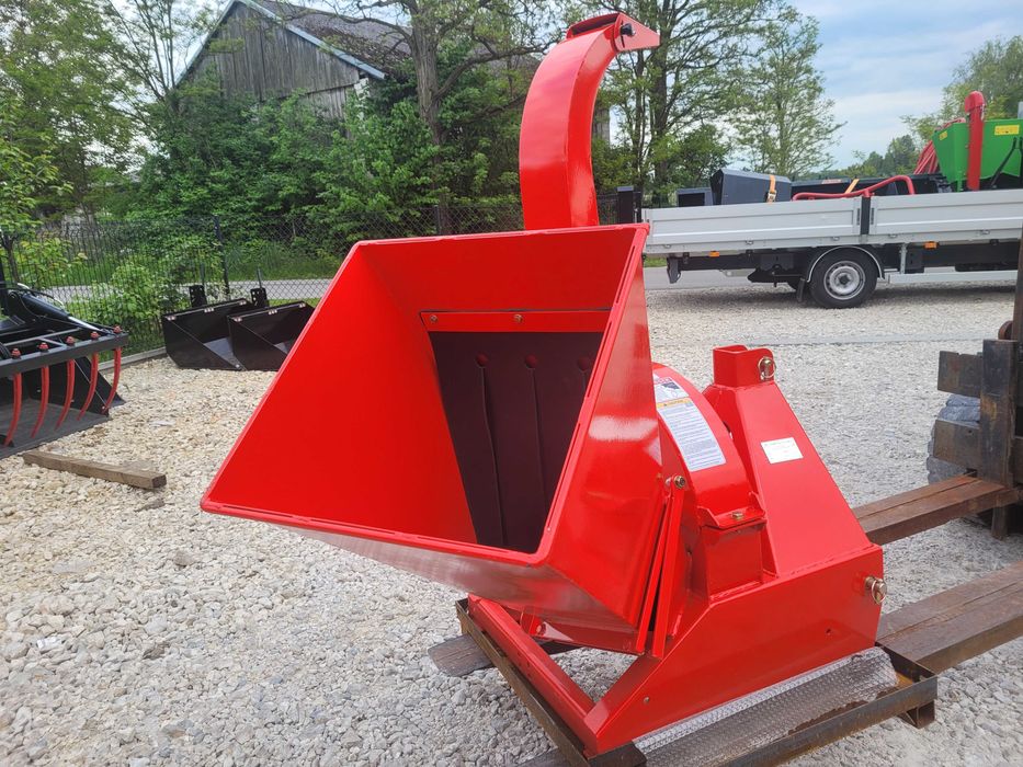 Rozdrabniacz do gałęzi/ Rębak tarczowy nożowy Rembak na wałek Ciągnika