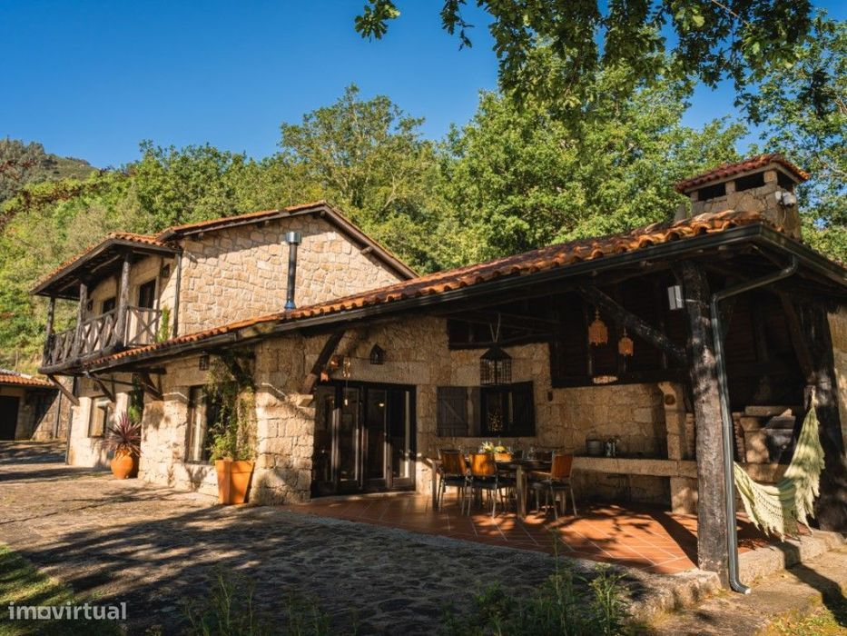 Moradia exclusiva à beira-rio no Gerês | T3