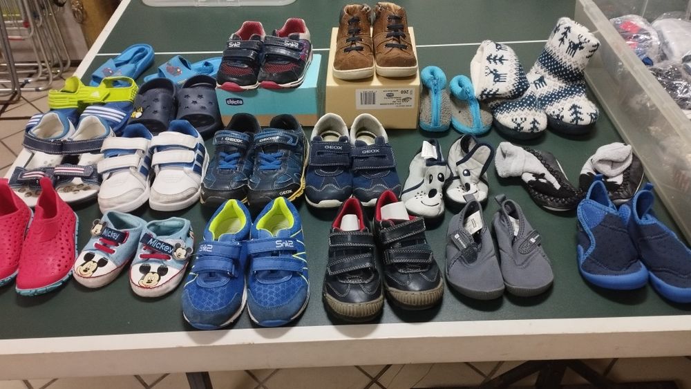 Lote de roupa e calçado criança