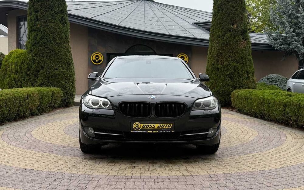 BMW 520I 2012 року