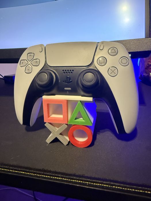 Подставка для геймпада PlayStation 5 DualSense с символами PS