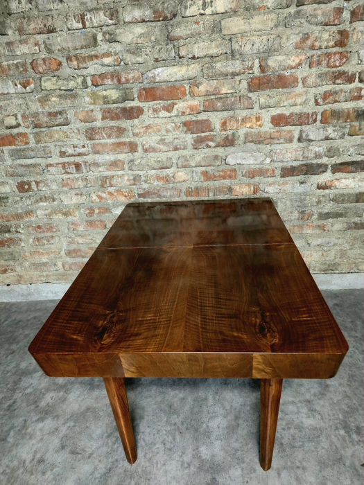 Stół Jitona po renowacji RARYTAS