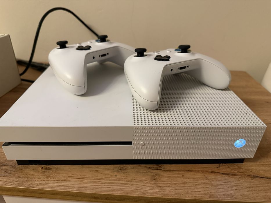 Konsola XBOX one S 500gb + GRY