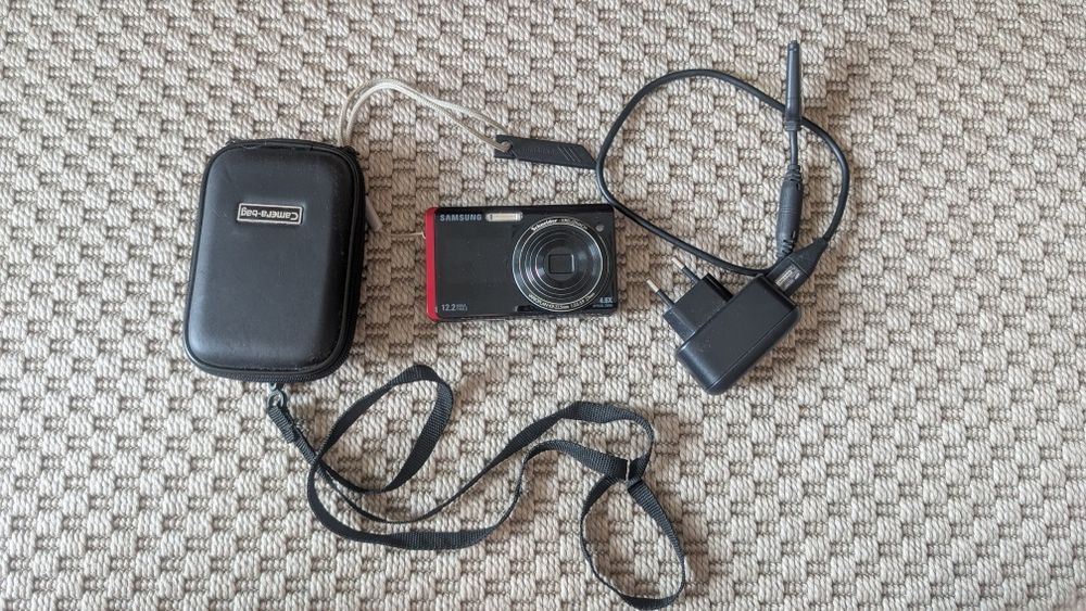 Samsung ST500 CCD Selfie Camera with Two Touchscreens.64284544578049122