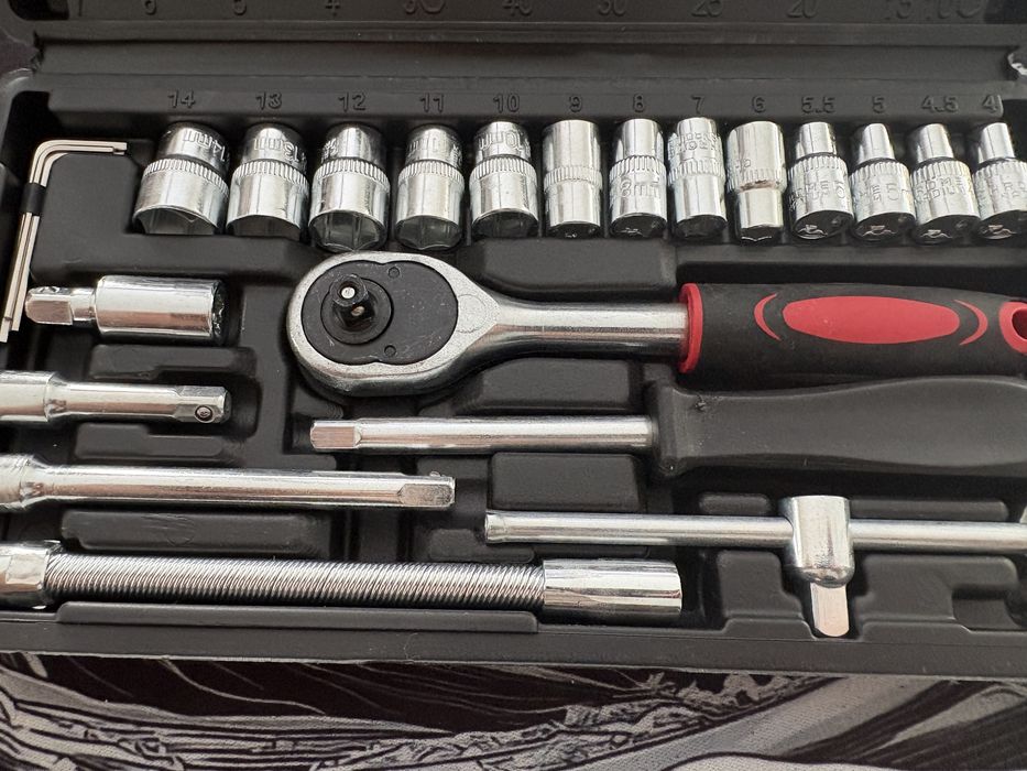 Zestaw kluczy nasadkowych (46 sztuk)