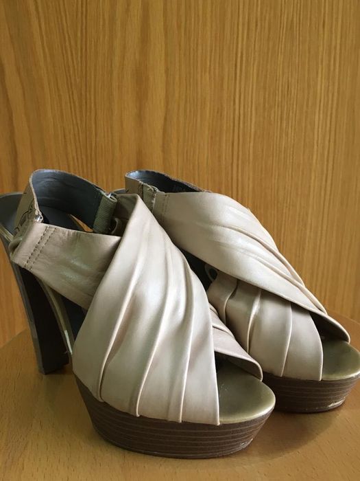 Sapatos Senhora marca DKNY