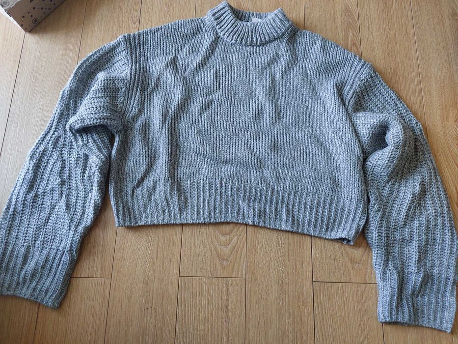 Szary ciepły sweter z H&M w rozm. S