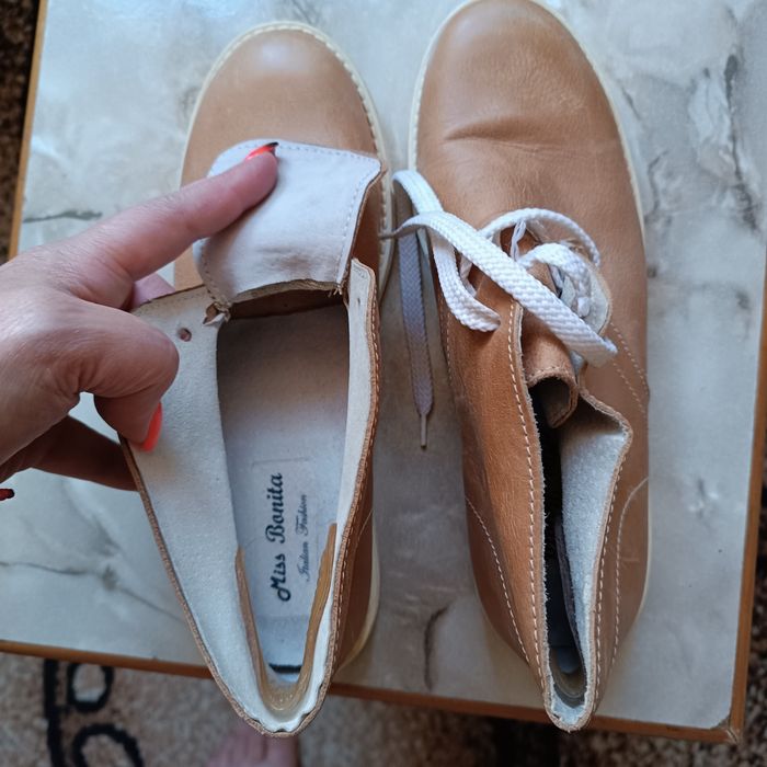 Взуття з натуральної шкіри жіноче