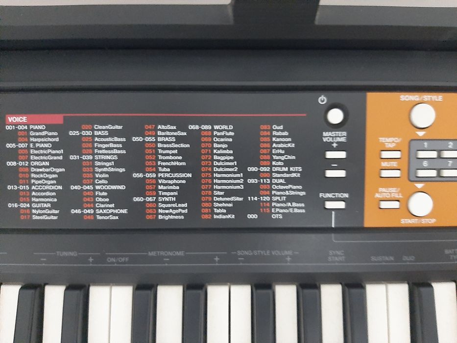 Piano yamaha f51