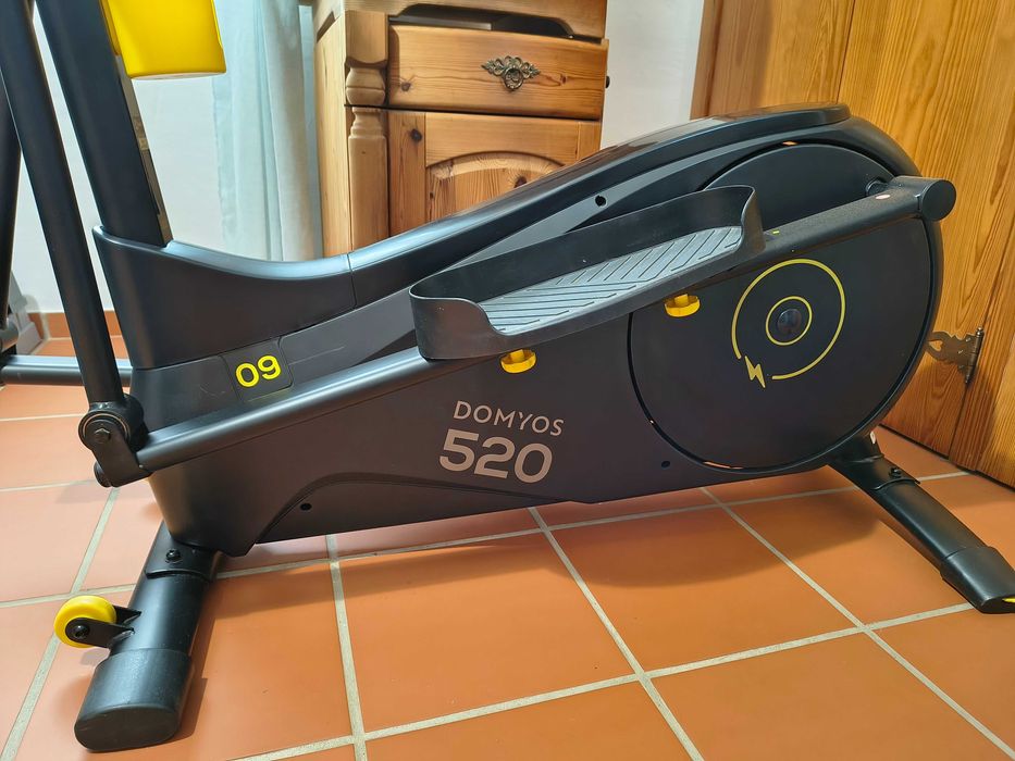Bicicleta Elíptica DOMYOS EL 520 – Autoalimentada – Excelente estado – Preço fixo