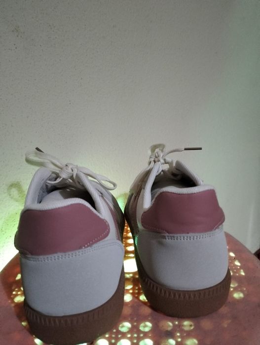 Sapatilhas rosa novas