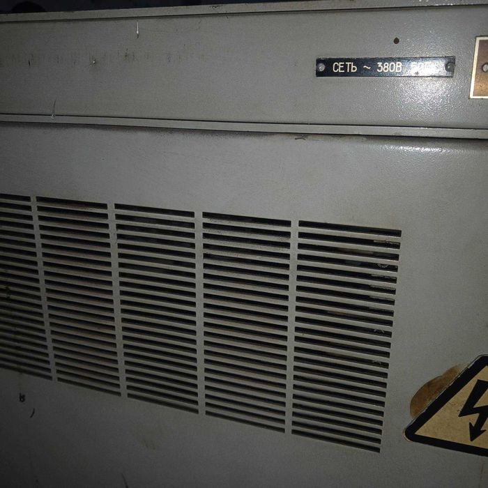 Шафа електрична комутаційна дводверна.