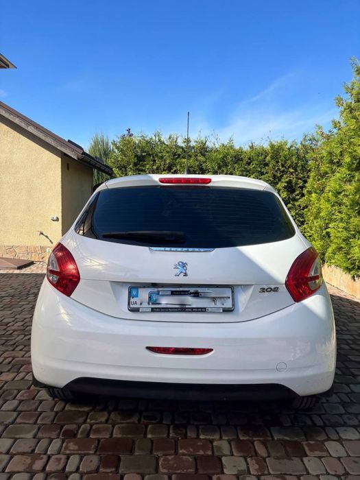 Машина Peugeot 208/пежо 208/2014рік
