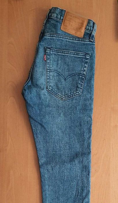 Джинсы фирмы Levis