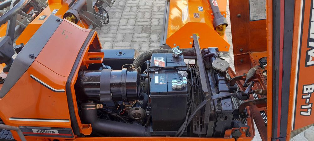 KUBOTA BULTRA B1-17, 4x4 com Capota