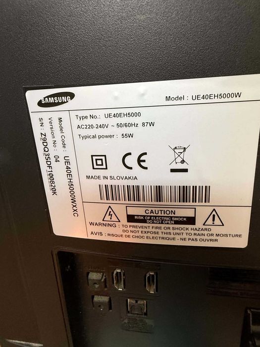 TV LED Samsung 40” Full HD (Modelo UE40EH5000) + Comando + Suporte de Parede