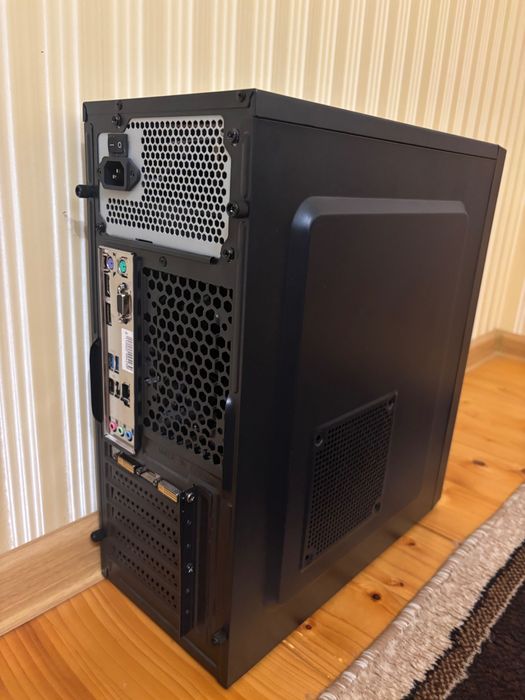 Компʼютер (деталі в описі)