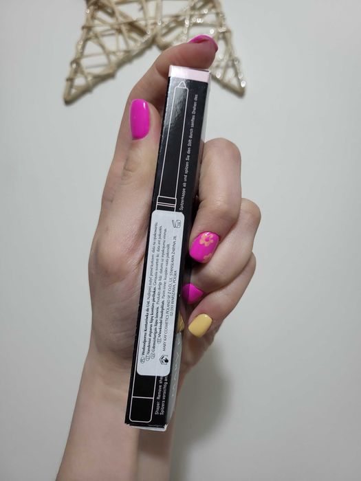 Wodoodporna konturówka do ust red Mary Kay