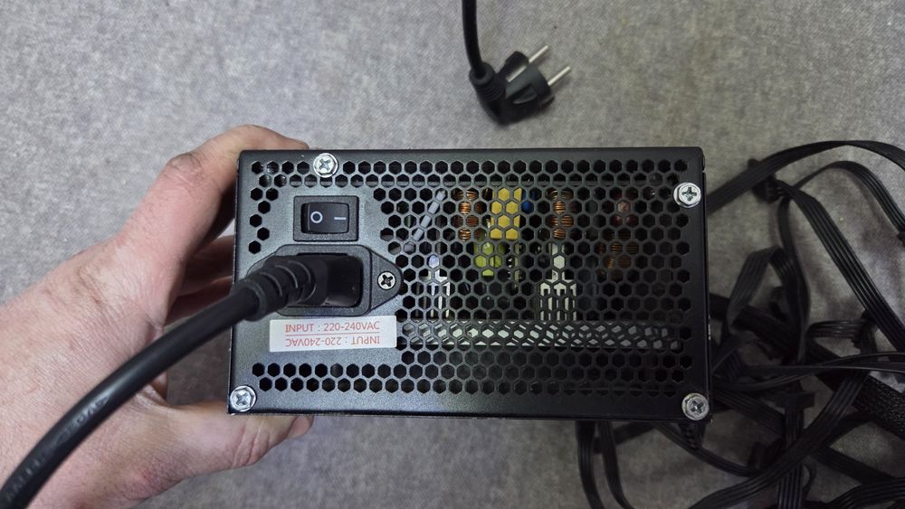 Продам свой блок питания Zalman MegaMax ZM800-TXII мощностью 800W.