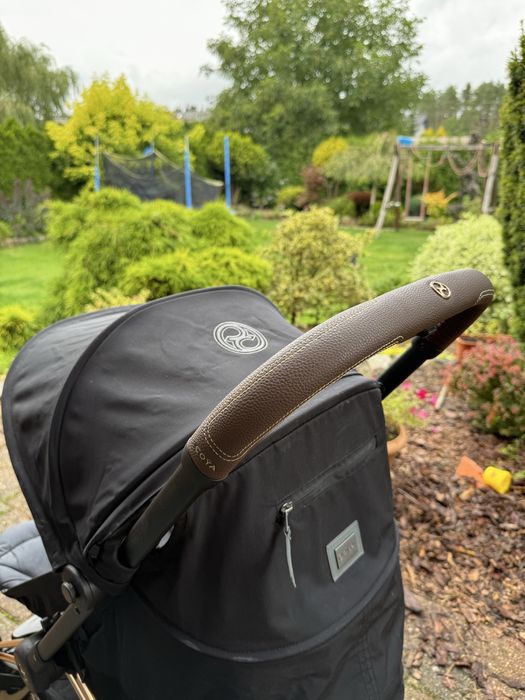 Cybex coya czarna z ramą rose gold