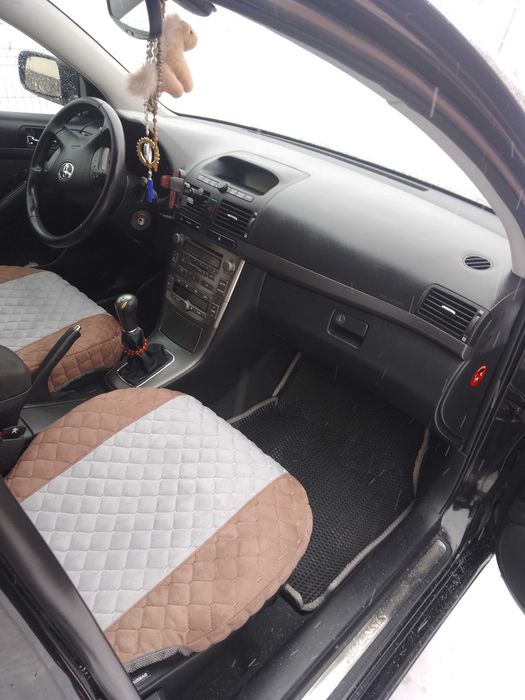 Тойота авенсіс 2005