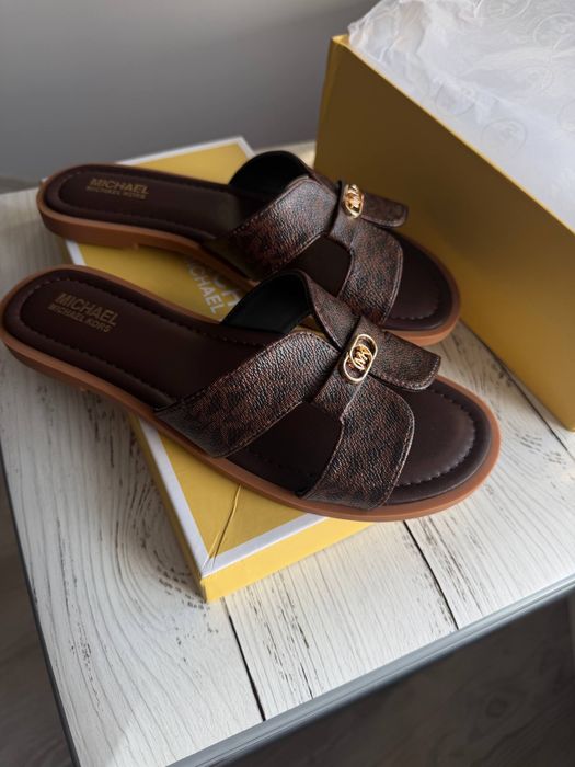 Шльопанці Michael Kors 36-39 в наявності