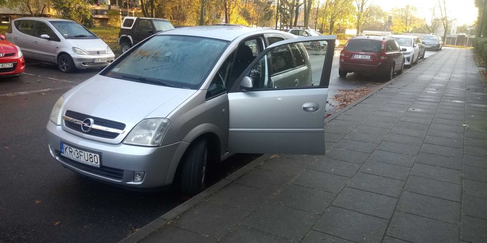 Opel Meriva srebrny 2004r.