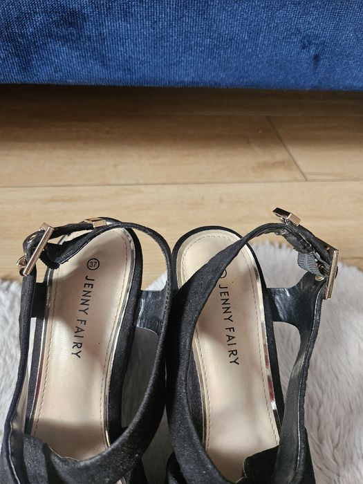 Buty na koturnie czarne 37