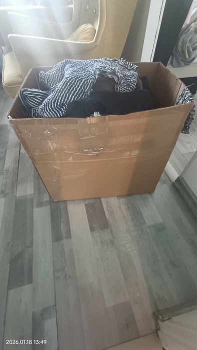 Sprzedam box z ciuchami