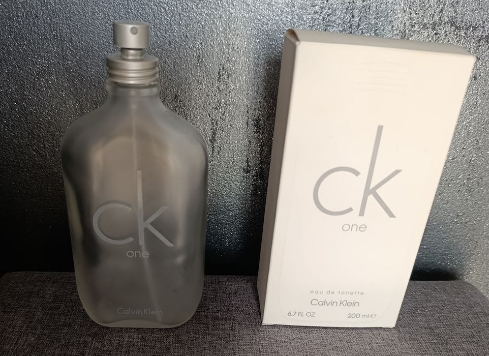 Flakony po perfumach Calvin Klein