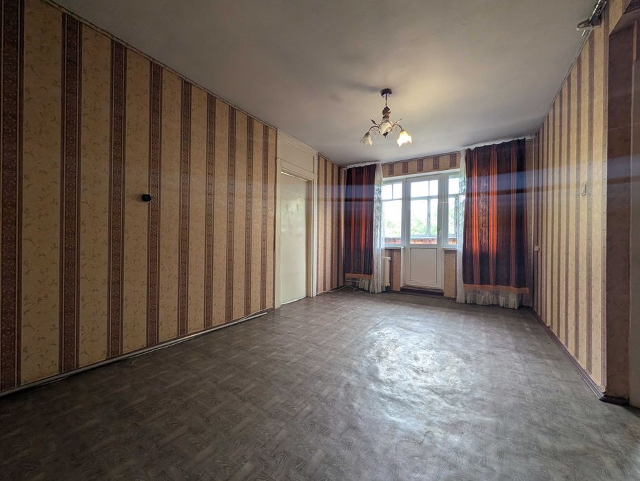 2 кімнатна квартира біля центру 3 поверх утеплений будинок RD