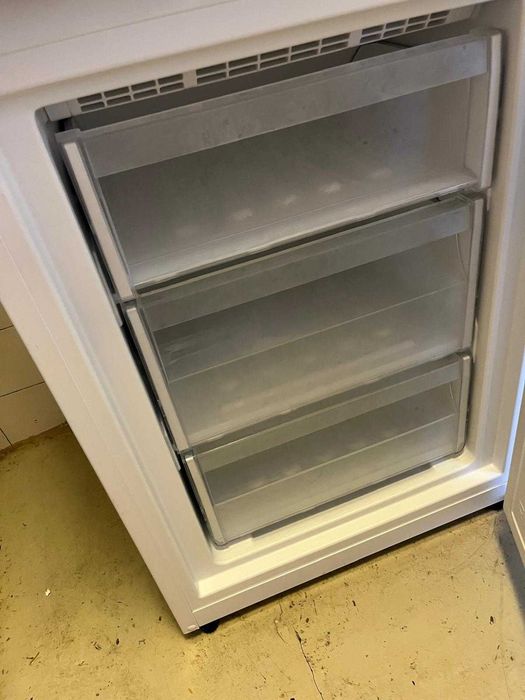 Frigorífico Combinado INDESIT LI7 S1E W - 308 L Branco.