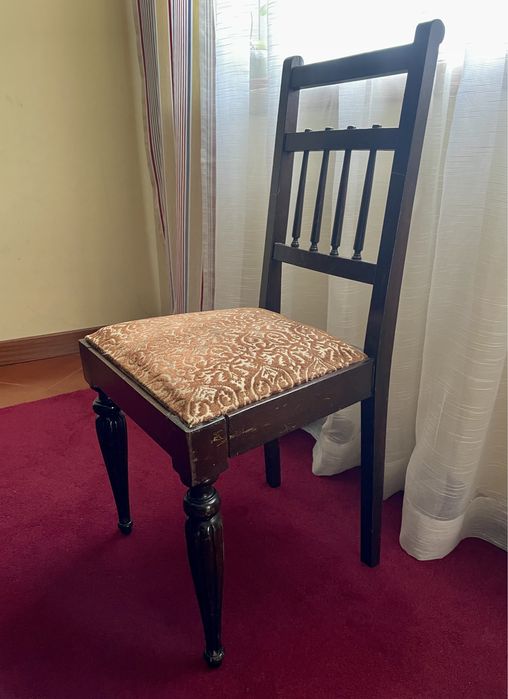 Mesa de Sala de Jantar e 4 cadeiras em madeira Vintage