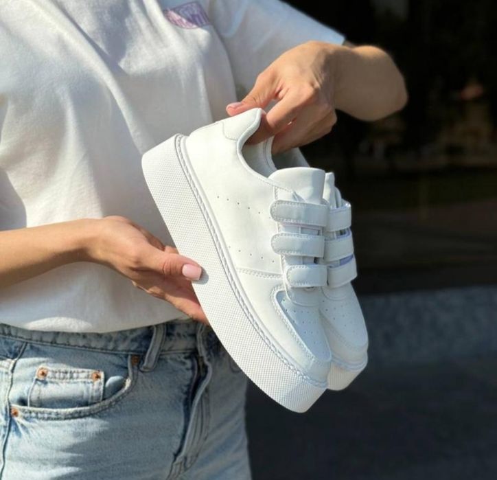 Білі кеди на липучках