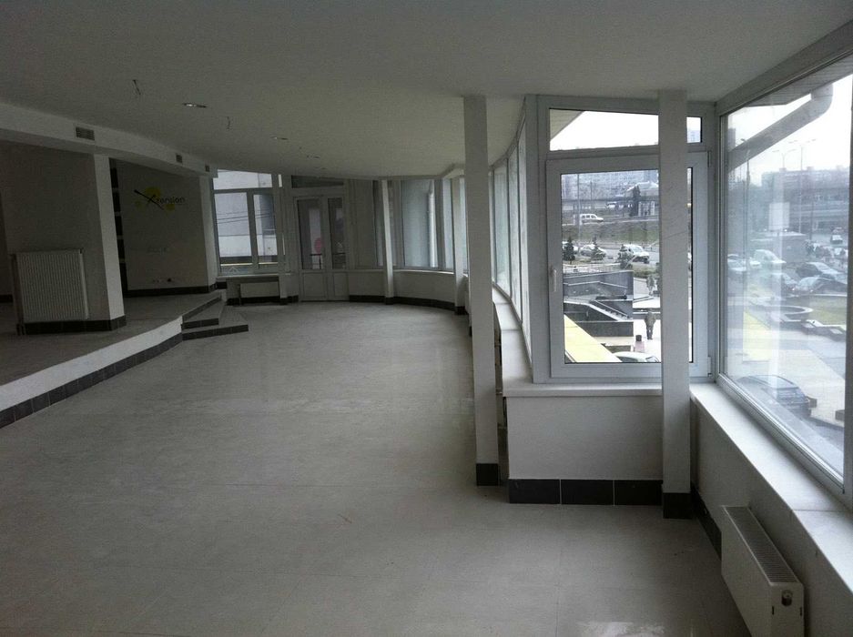 Магазин Киев 485квм метро Левобережная, Шептицкого 10 Супер Фасад