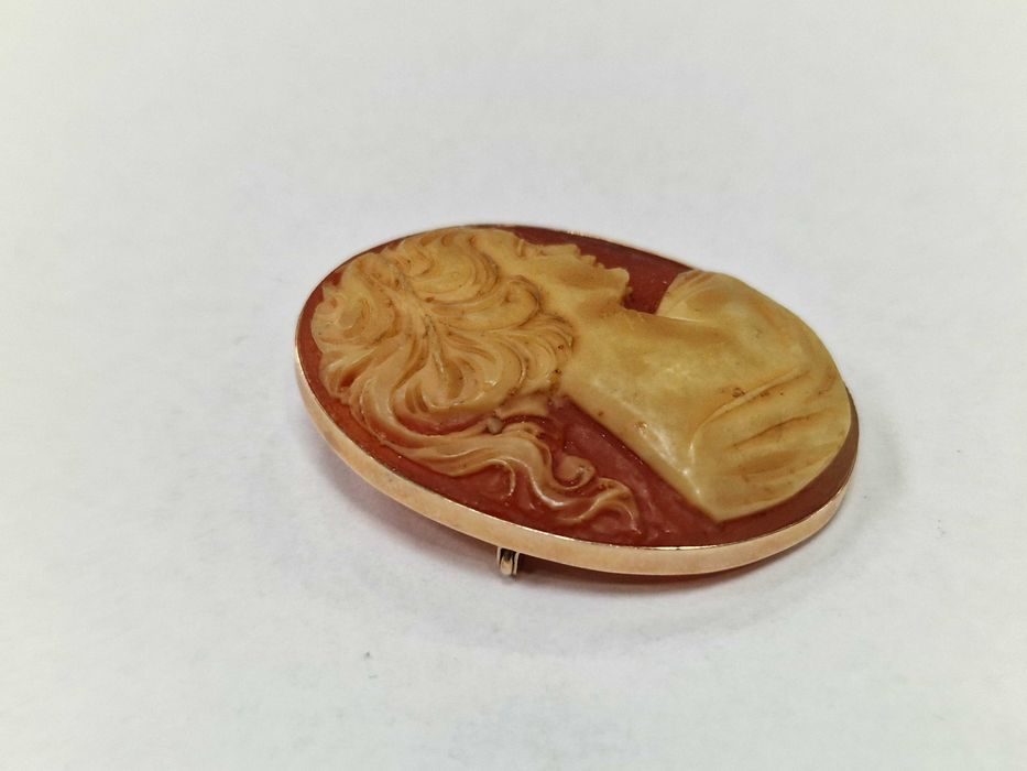 Złota broszka/ 585/ 6.92 gram/ Kamea/ praca ręczna